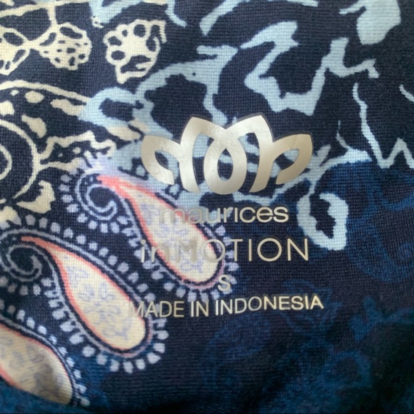 Maurice’s In Motion Paisley Print Cropped Leggings with 2 Pockets - Picture 3 of 8